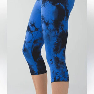 Lululemon In The Flow Crop II Size 4 Cadet Blue/Sapphire Blue